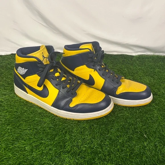 DEADSTOCK Air Jordan 1 Mid Michigan Wolverines Size 12 Yellow Navy Blue - Picture 1 of 16